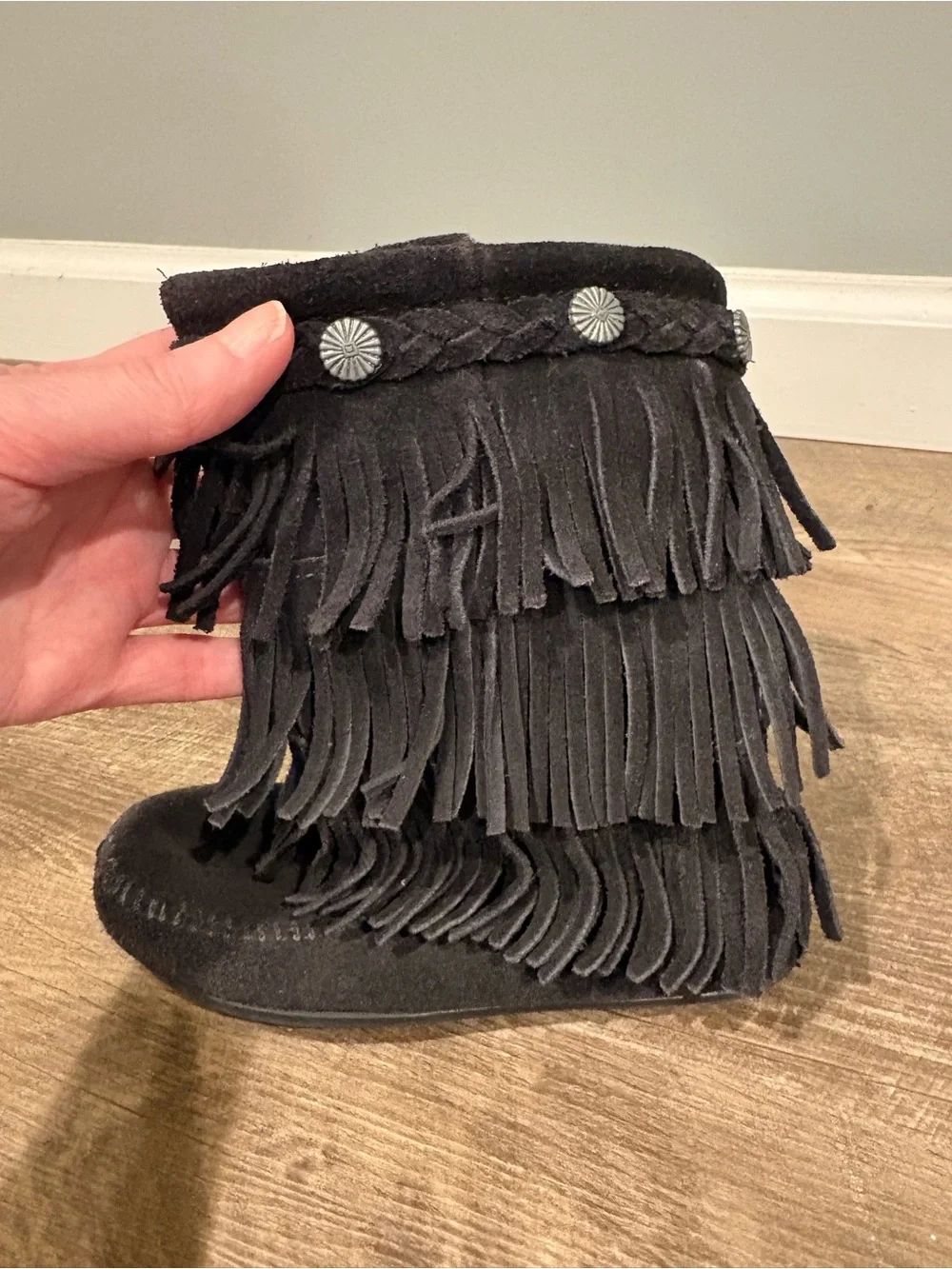 Minnetonka Girls Black Suede 3-Tier Fringe Boot Concho Zipper US Size 11